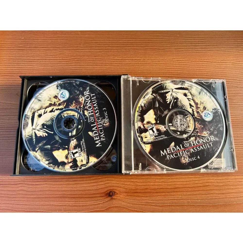 Medal Of Honor Pacific Assault PC CD-ROM 4 Disc Video Game 2004 EA Games